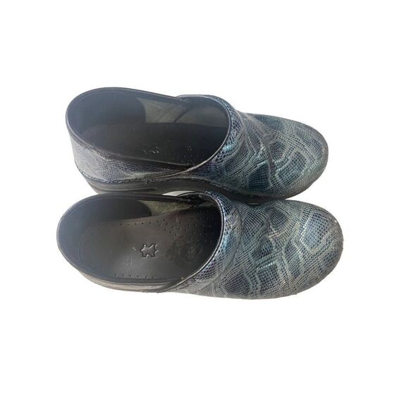 Dansko Blue Metallic Snakeprint Clogs 38 US 7.5 8 - Picture 2 of 7